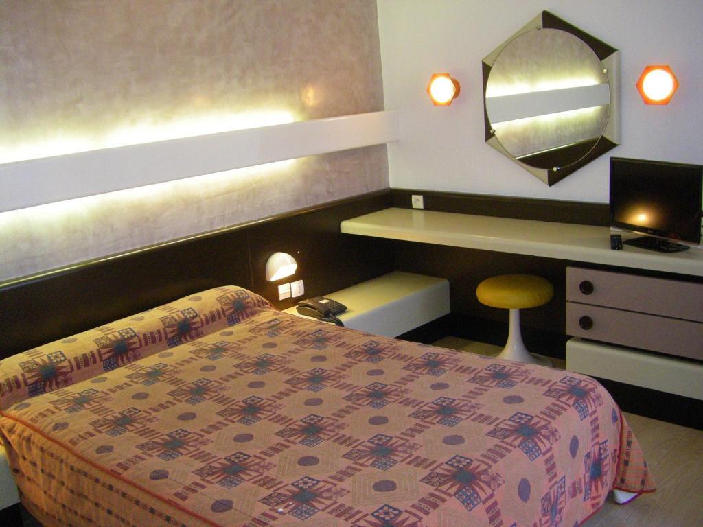 Hotel Urbain V Манд Номер фото