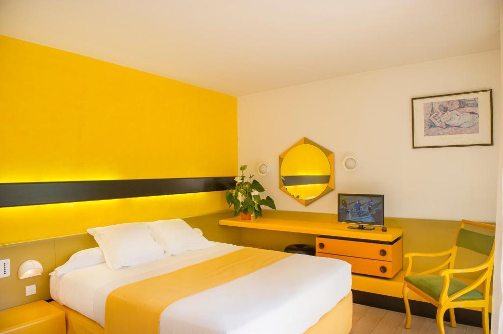 Hotel Urbain V Манд Екстер'єр фото
