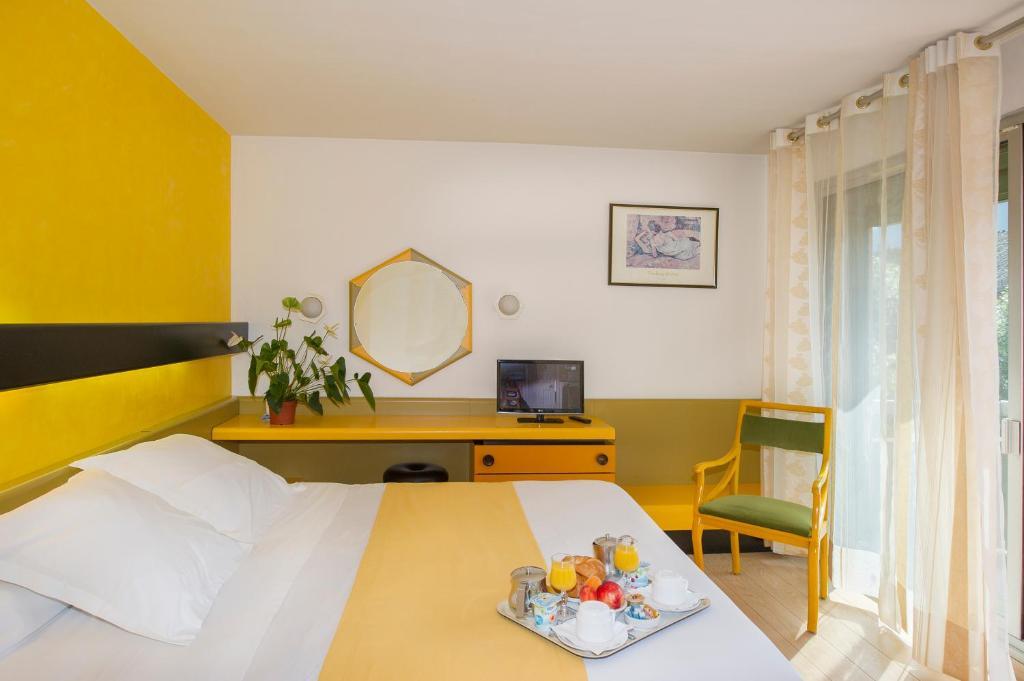 Hotel Urbain V Манд Екстер'єр фото